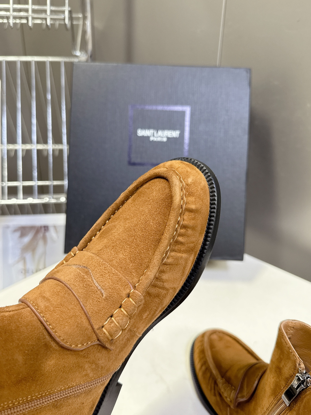 Saint Laurent圣罗兰秋冬最新款短靴 超级超级无敌火爆的一个款这款我们家每个版面的五金扣都要开