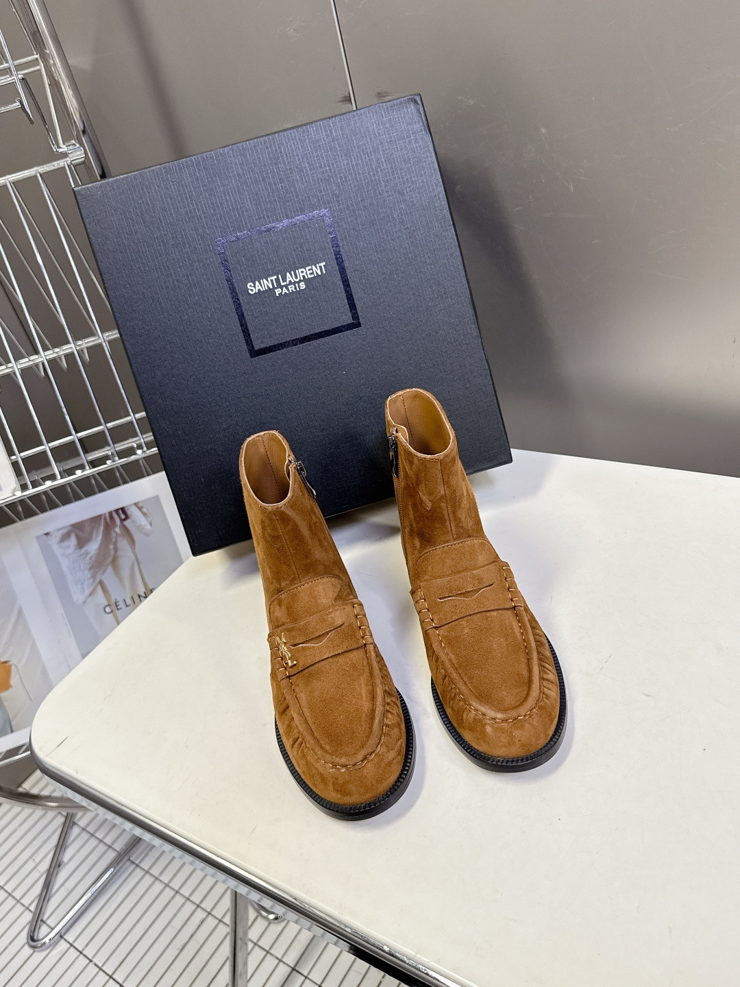 Saint Laurent圣罗兰秋冬最新款短靴 超级超级无敌火爆的一个款这款我们家每个版面的五金扣都要开