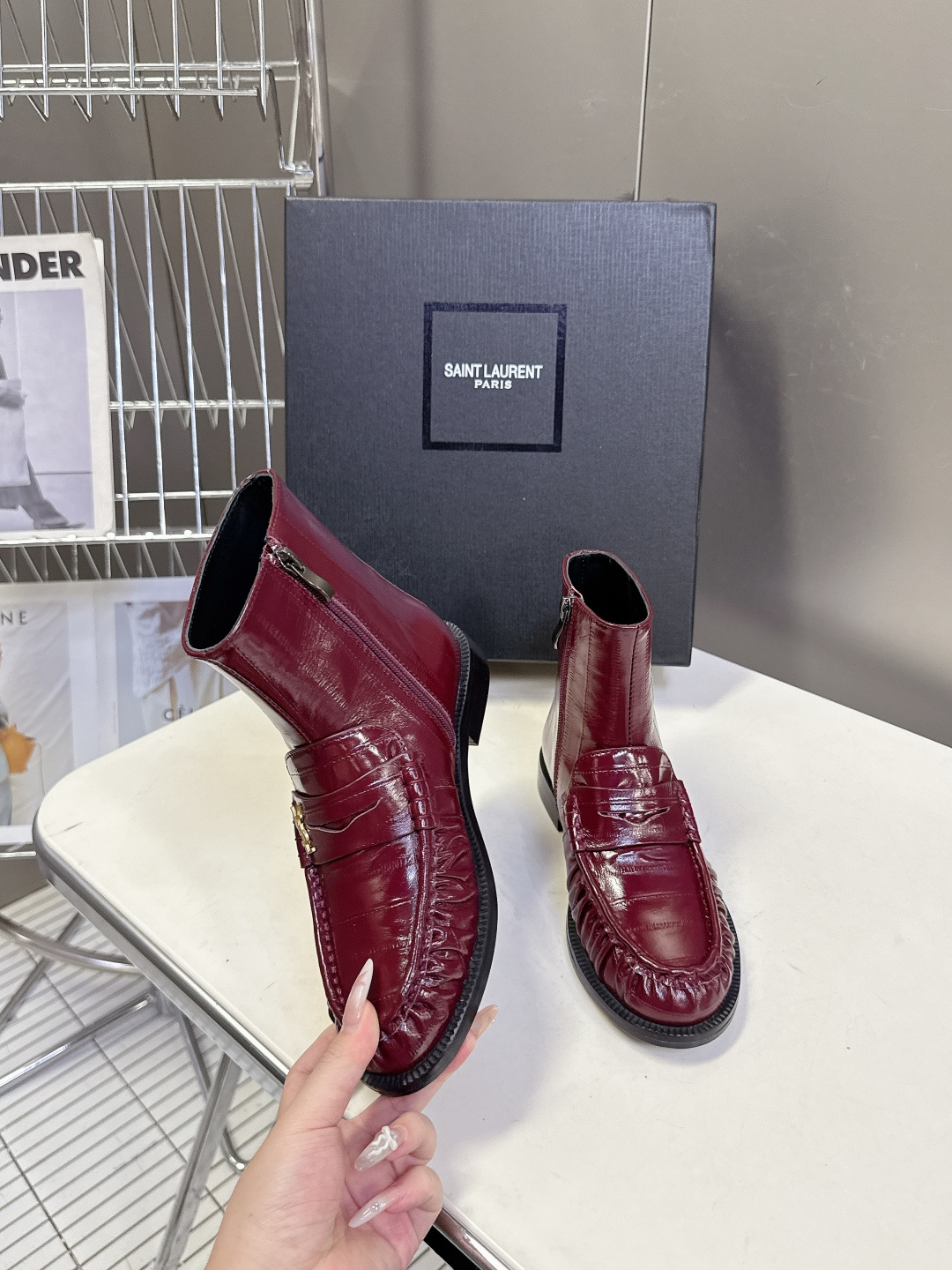 Saint Laurent圣罗兰秋冬最新款短靴 超级超级无敌火爆的一个款这款我们家每个版面的五金扣都要开