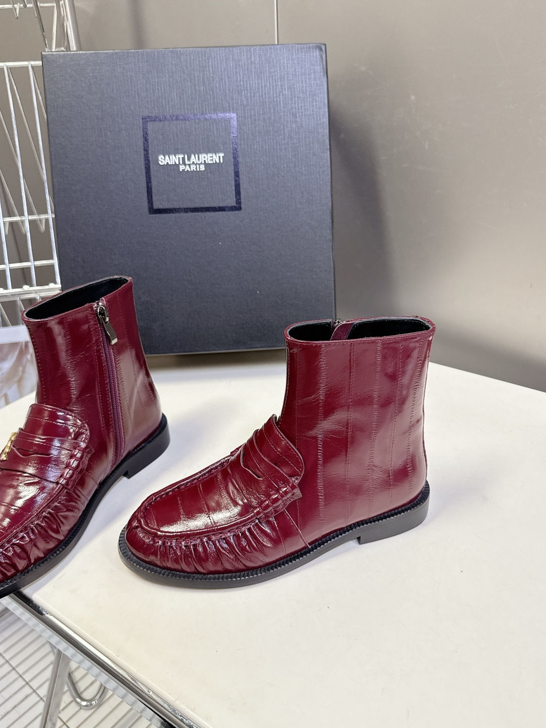 Saint Laurent圣罗兰秋冬最新款短靴 超级超级无敌火爆的一个款这款我们家每个版面的五金扣都要开