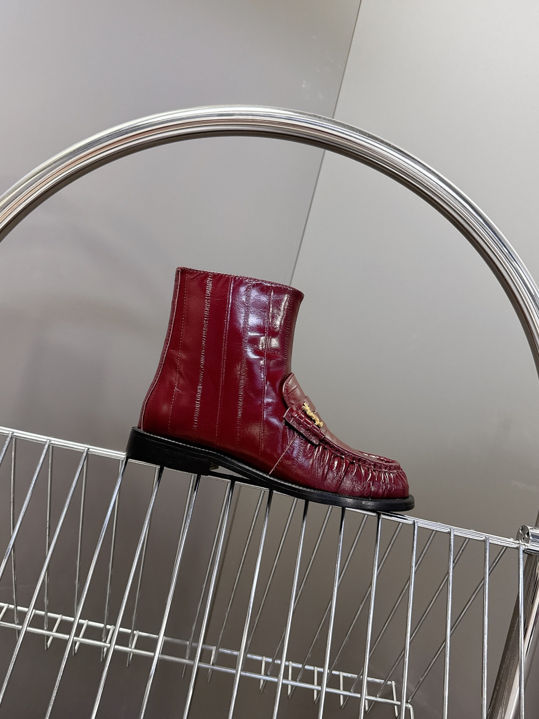 Saint Laurent圣罗兰秋冬最新款短靴 超级超级无敌火爆的一个款这款我们家每个版面的五金扣都要开