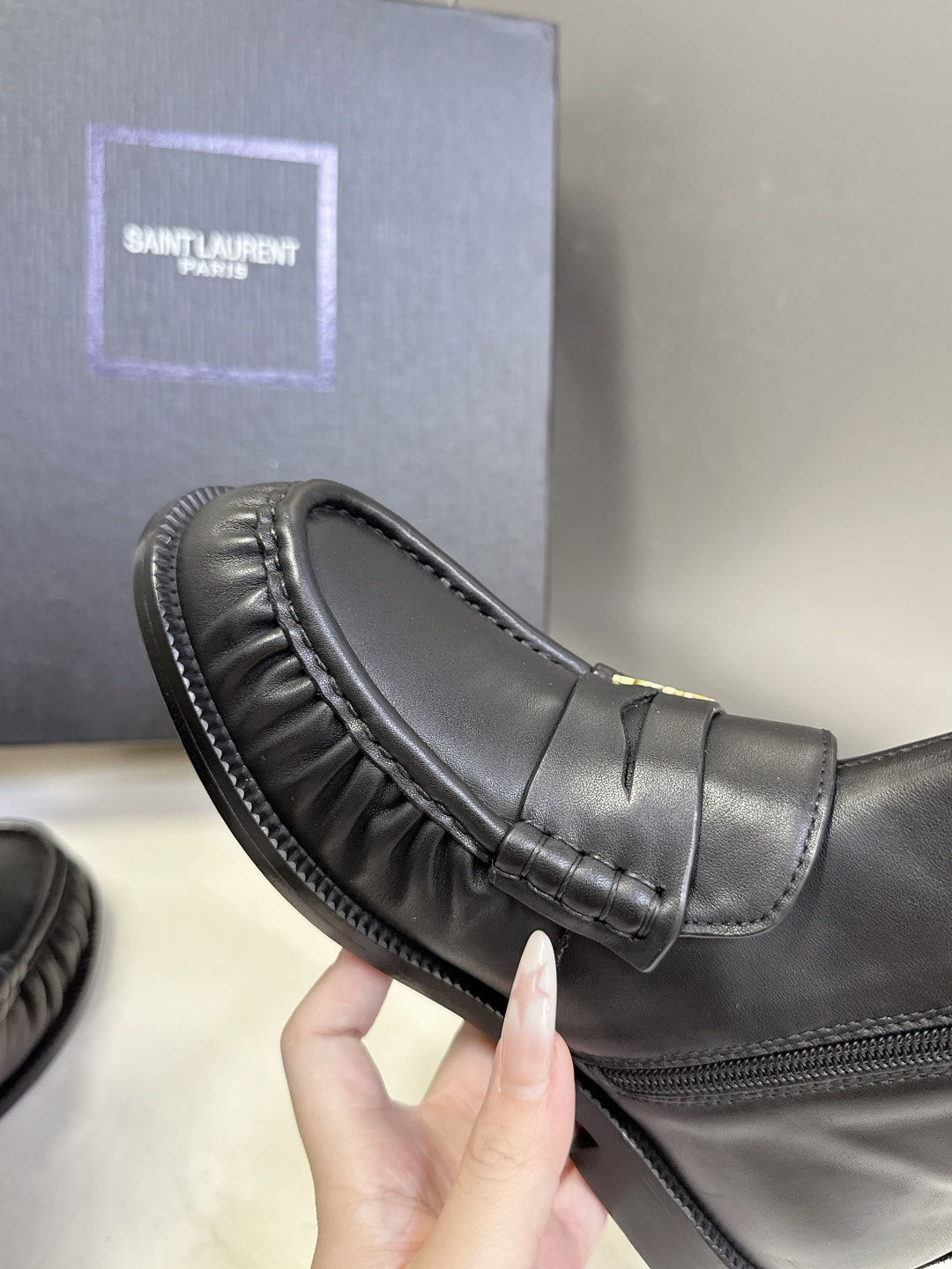 Saint Laurent圣罗兰秋冬最新款短靴 超级超级无敌火爆的一个款这款我们家每个版面的五金扣都要开