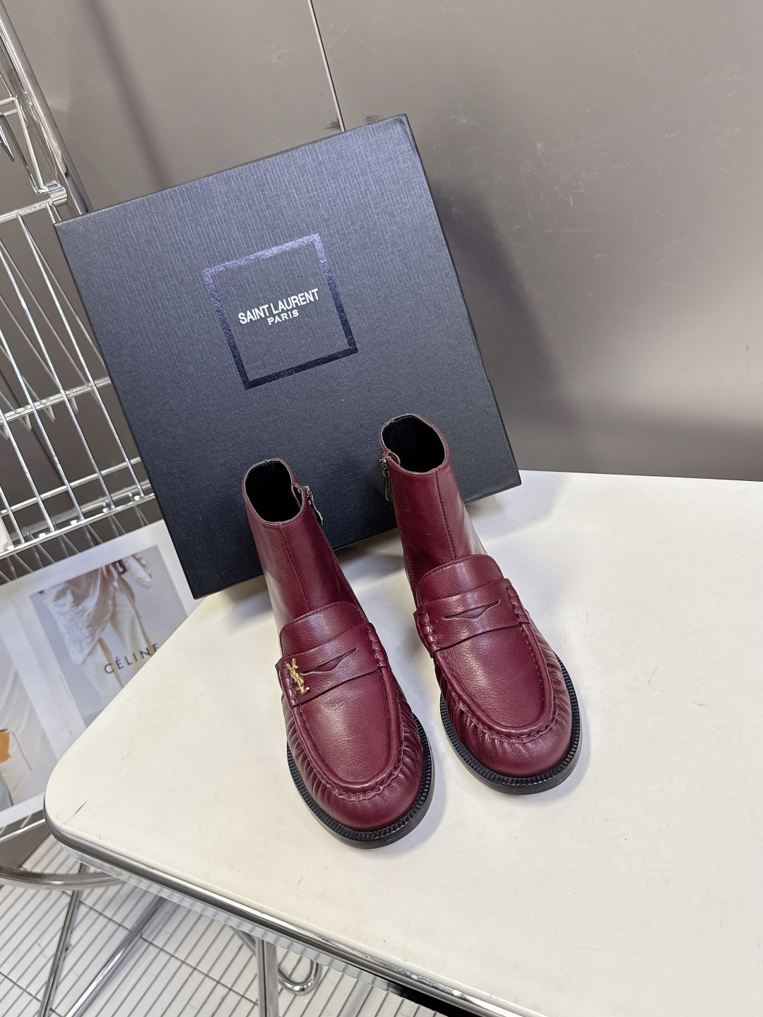 Saint Laurent圣罗兰秋冬最新款短靴 超级超级无敌火爆的一个款这款我们家每个版面的五金扣都要开