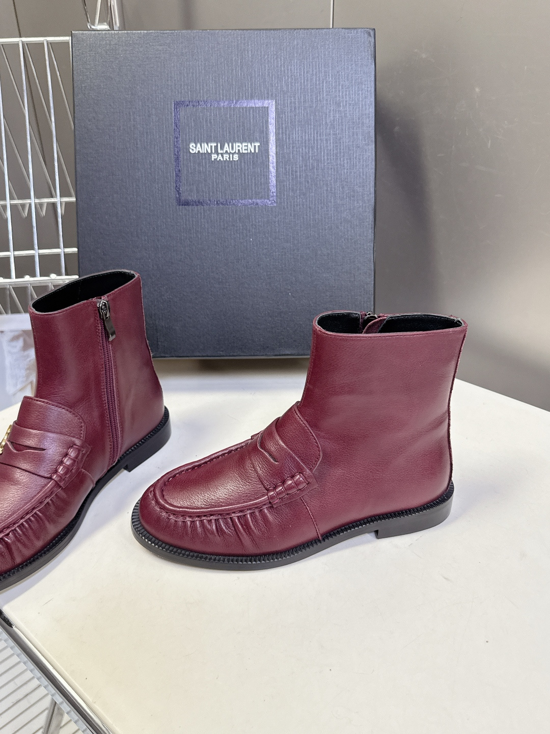 Saint Laurent圣罗兰秋冬最新款短靴 超级超级无敌火爆的一个款这款我们家每个版面的五金扣都要开