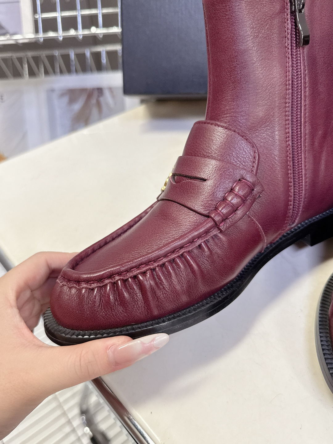 Saint Laurent圣罗兰秋冬最新款短靴 超级超级无敌火爆的一个款这款我们家每个版面的五金扣都要开