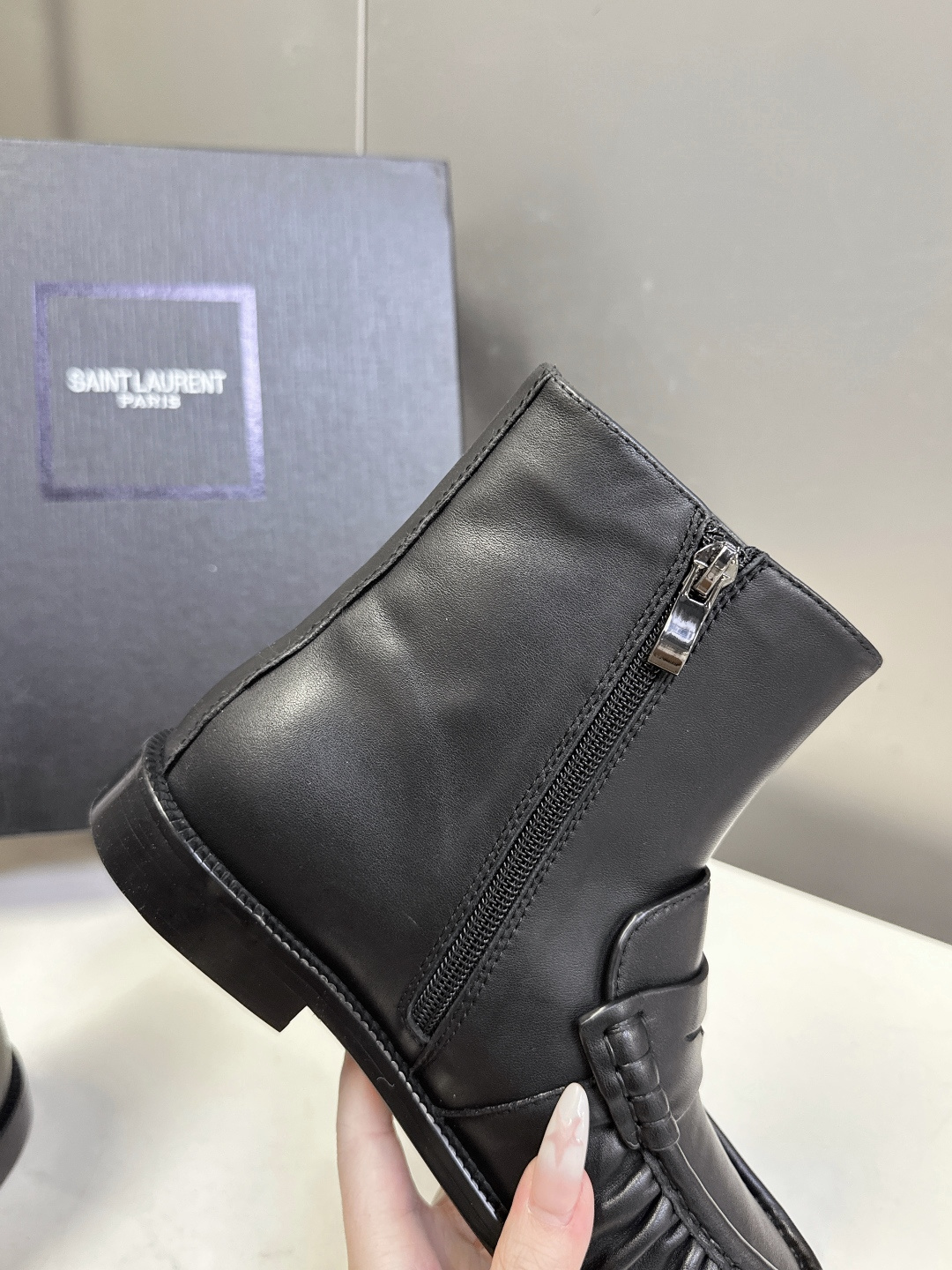 Saint Laurent圣罗兰秋冬最新款短靴 超级超级无敌火爆的一个款这款我们家每个版面的五金扣都要开