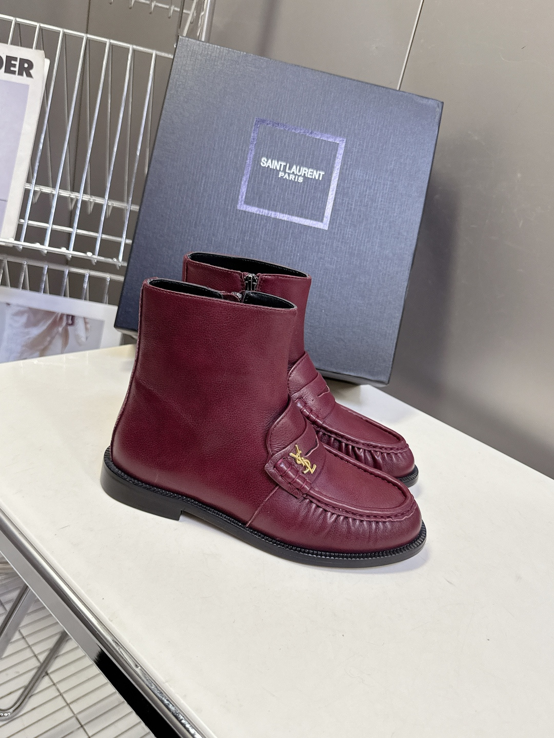 Saint Laurent圣罗兰秋冬最新款短靴 超级超级无敌火爆的一个款这款我们家每个版面的五金扣都要开