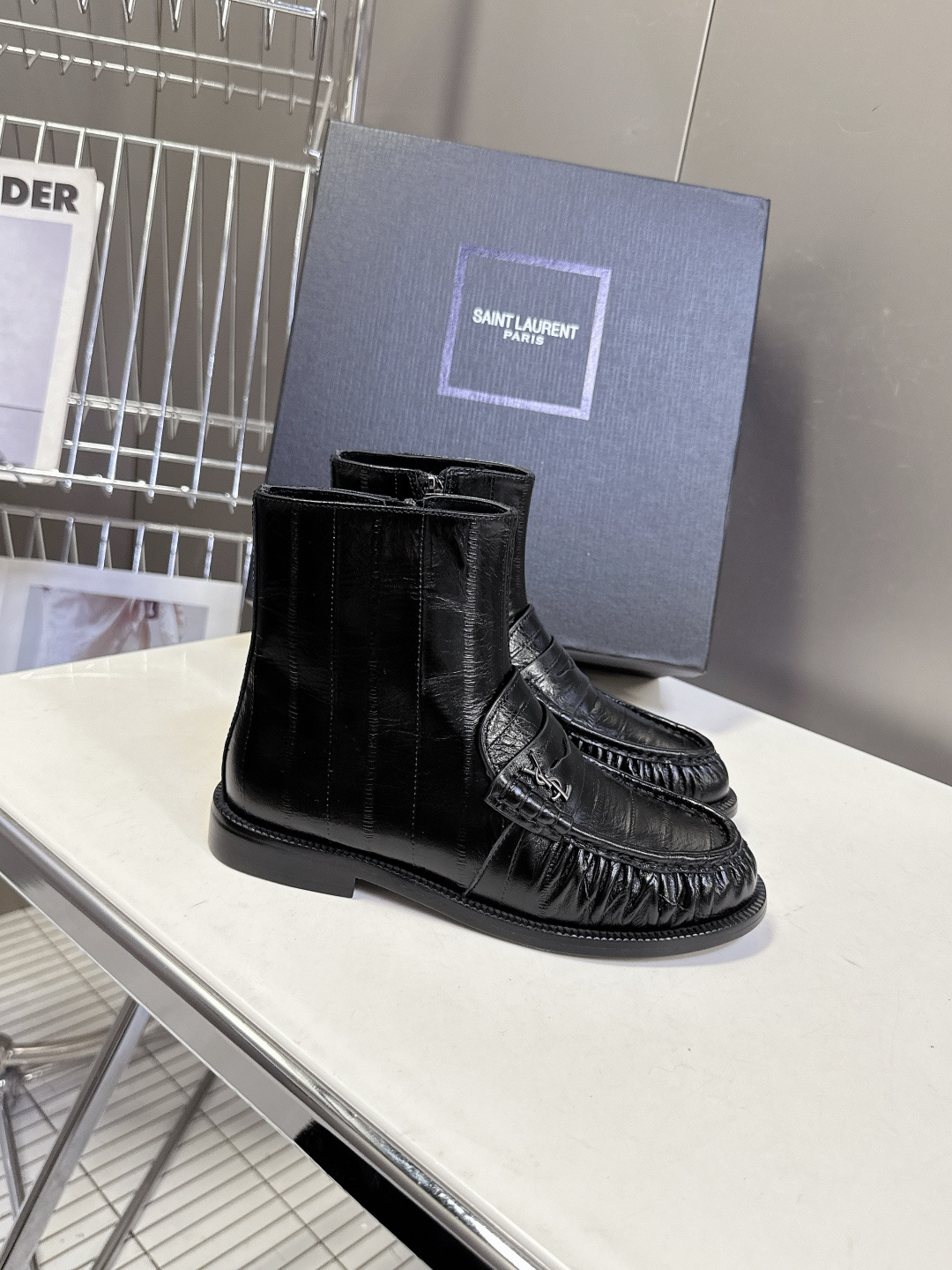Saint Laurent圣罗兰秋冬最新款短靴 超级超级无敌火爆的一个款这款我们家每个版面的五金扣都要开