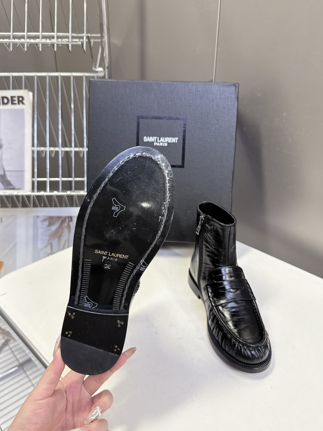 Saint Laurent圣罗兰秋冬最新款短靴 超级超级无敌火爆的一个款这款我们家每个版面的五金扣都要开