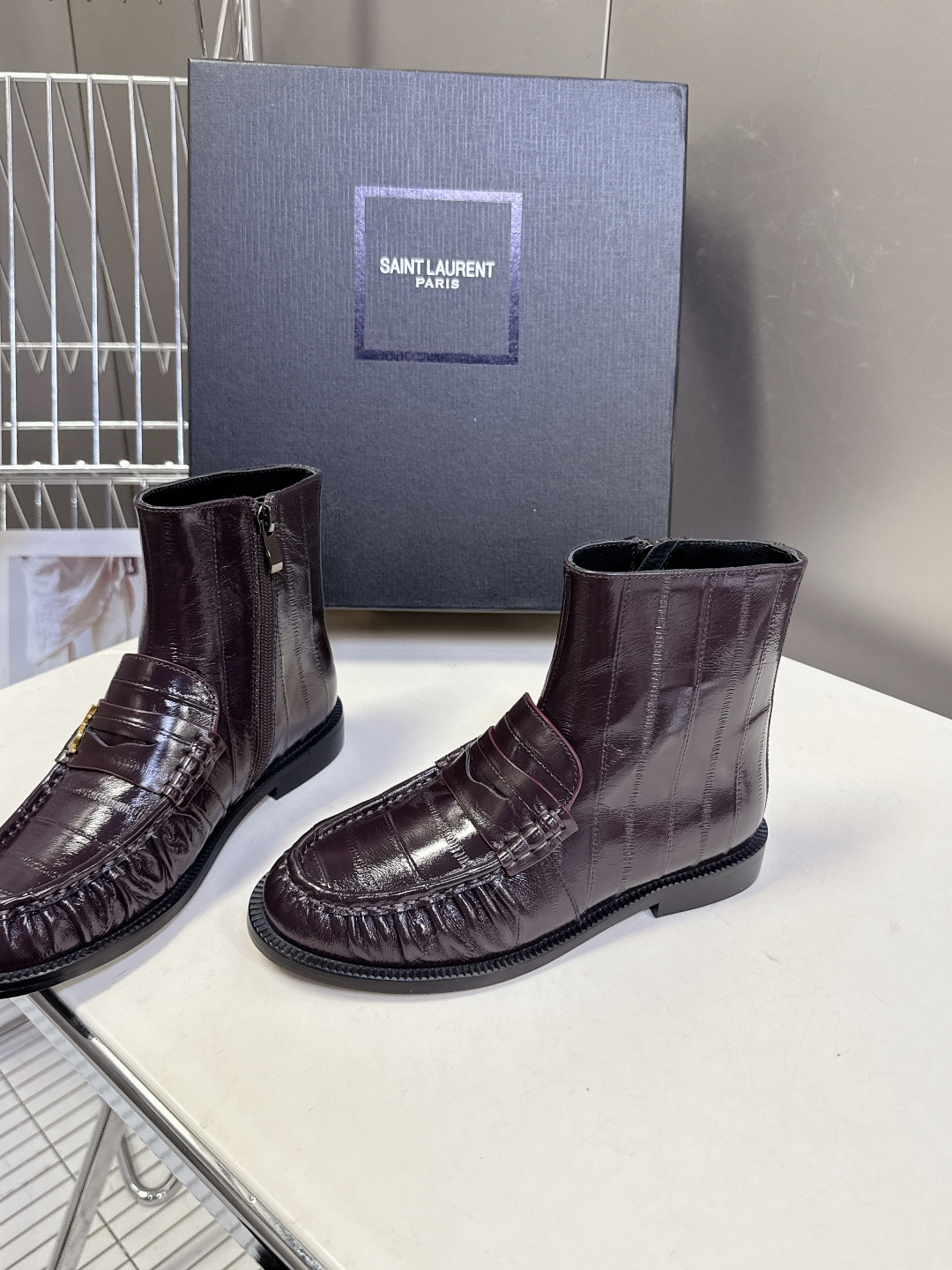 Saint Laurent圣罗兰秋冬最新款短靴 超级超级无敌火爆的一个款这款我们家每个版面的五金扣都要开