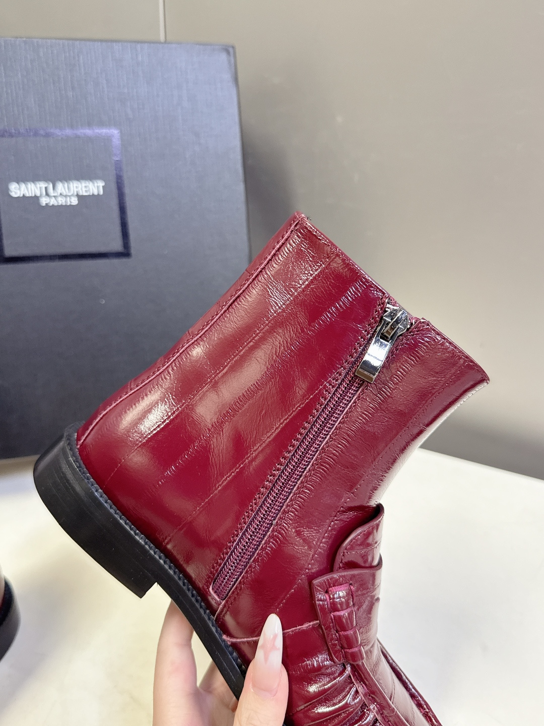 Saint Laurent圣罗兰秋冬最新款短靴 超级超级无敌火爆的一个款这款我们家每个版面的五金扣都要开