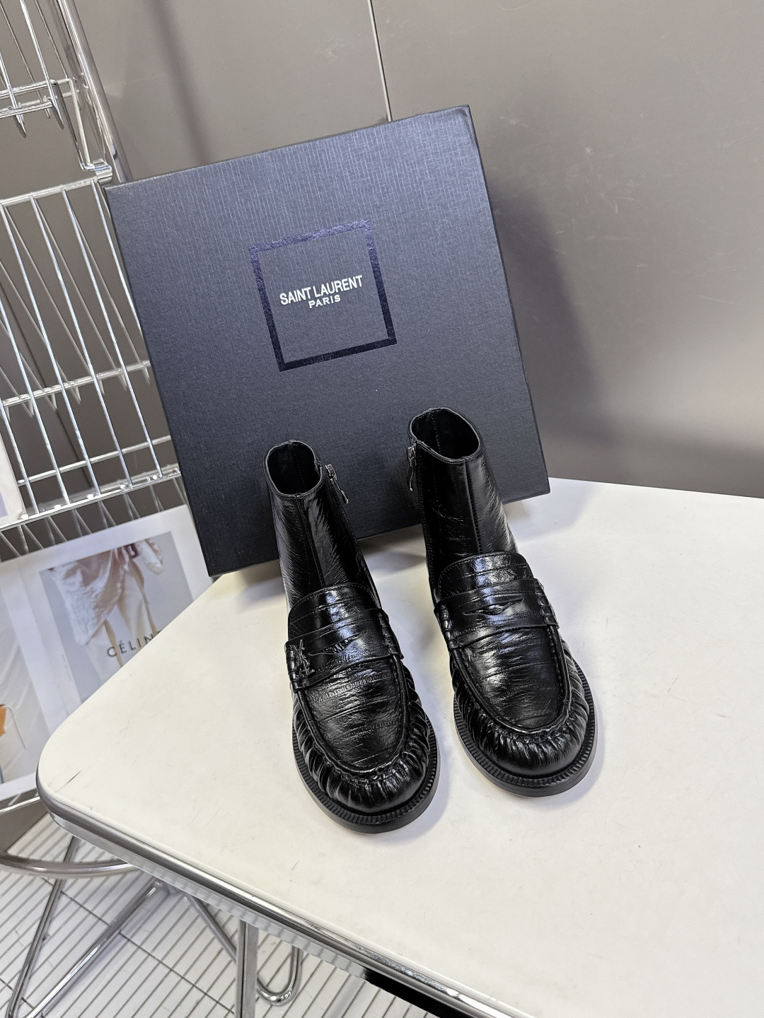 Saint Laurent圣罗兰秋冬最新款短靴 超级超级无敌火爆的一个款这款我们家每个版面的五金扣都要开