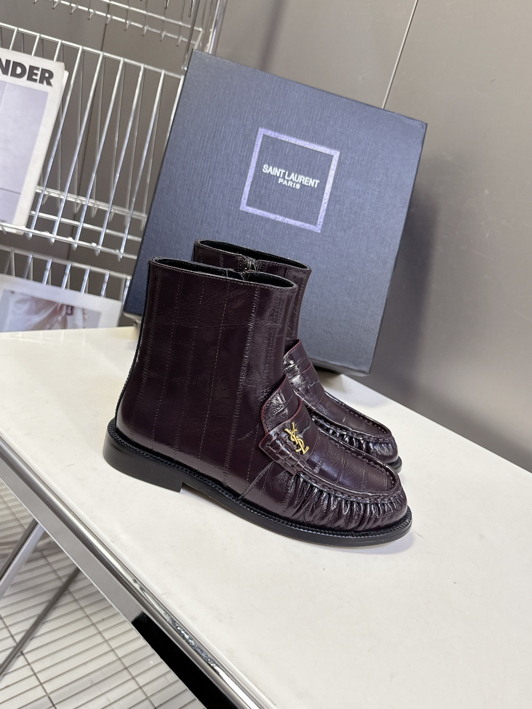 Saint Laurent圣罗兰秋冬最新款短靴 超级超级无敌火爆的一个款这款我们家每个版面的五金扣都要开