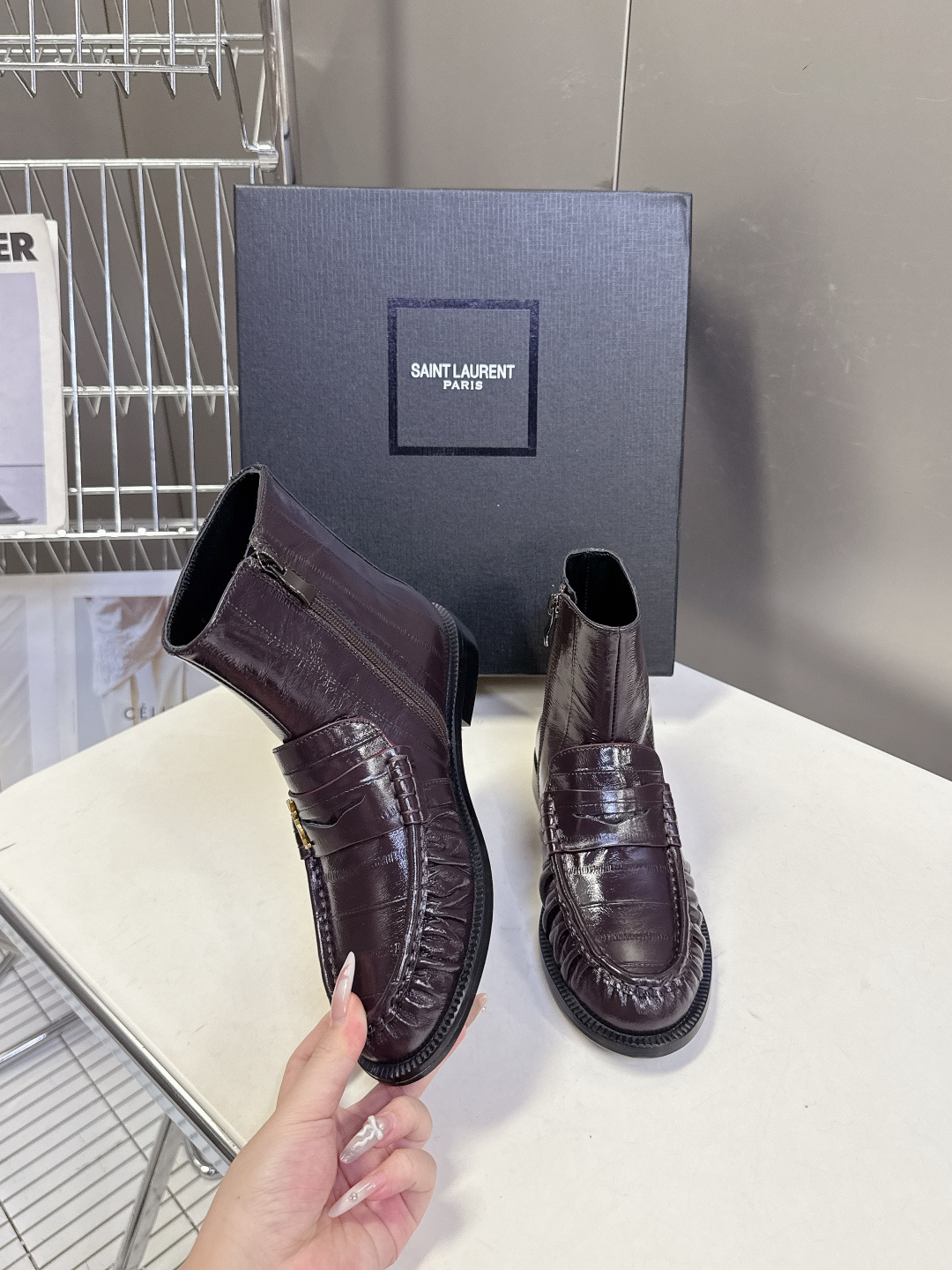 Saint Laurent圣罗兰秋冬最新款短靴 超级超级无敌火爆的一个款这款我们家每个版面的五金扣都要开