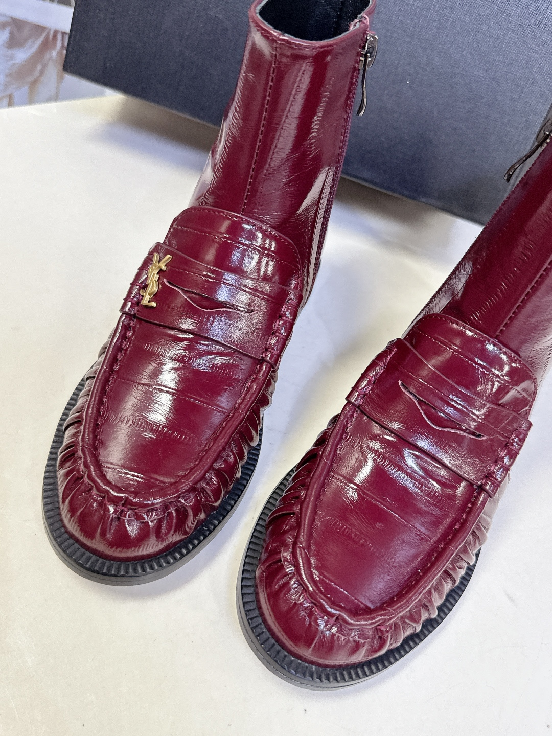 Saint Laurent圣罗兰秋冬最新款短靴 超级超级无敌火爆的一个款这款我们家每个版面的五金扣都要开