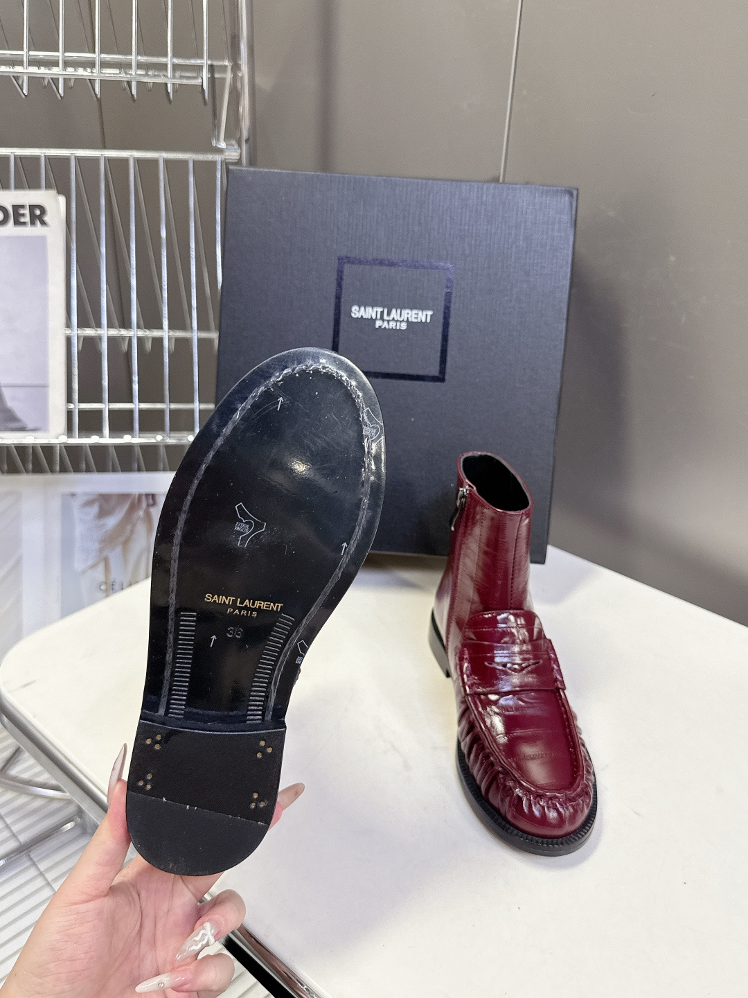 Saint Laurent圣罗兰秋冬最新款短靴 超级超级无敌火爆的一个款这款我们家每个版面的五金扣都要开