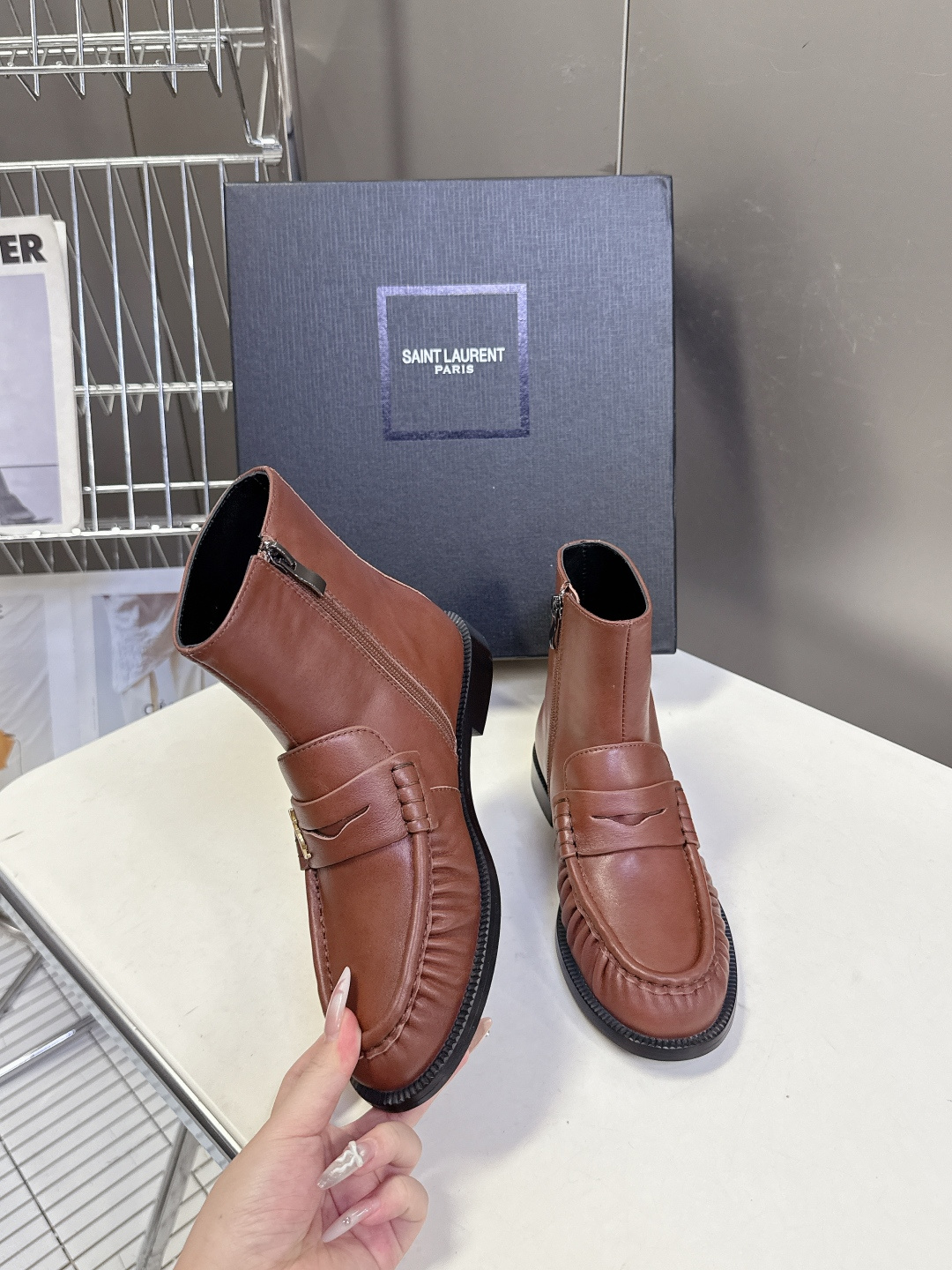 Saint Laurent圣罗兰秋冬最新款短靴 超级超级无敌火爆的一个款这款我们家每个版面的五金扣都要开