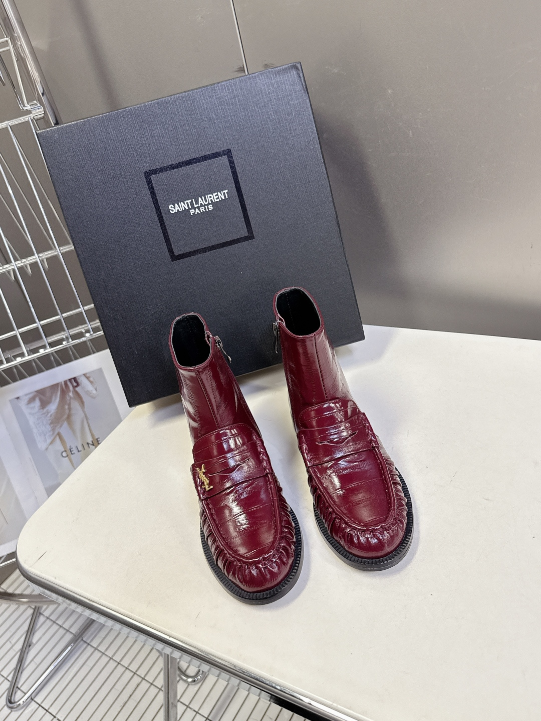 Saint Laurent圣罗兰秋冬最新款短靴 超级超级无敌火爆的一个款这款我们家每个版面的五金扣都要开