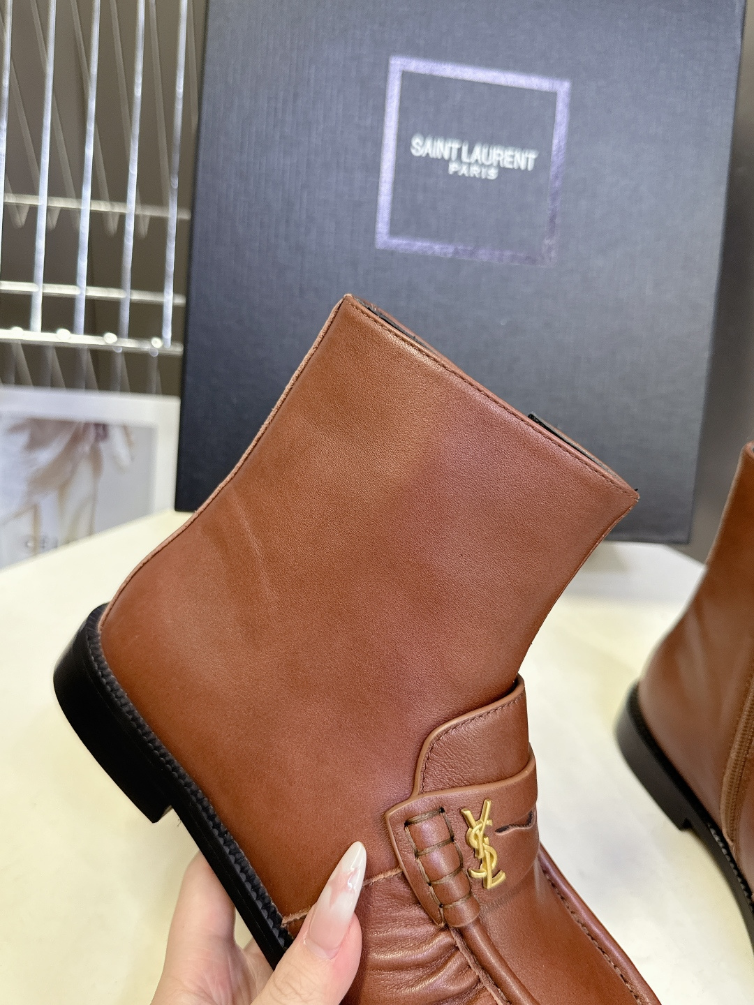 Saint Laurent圣罗兰秋冬最新款短靴 超级超级无敌火爆的一个款这款我们家每个版面的五金扣都要开