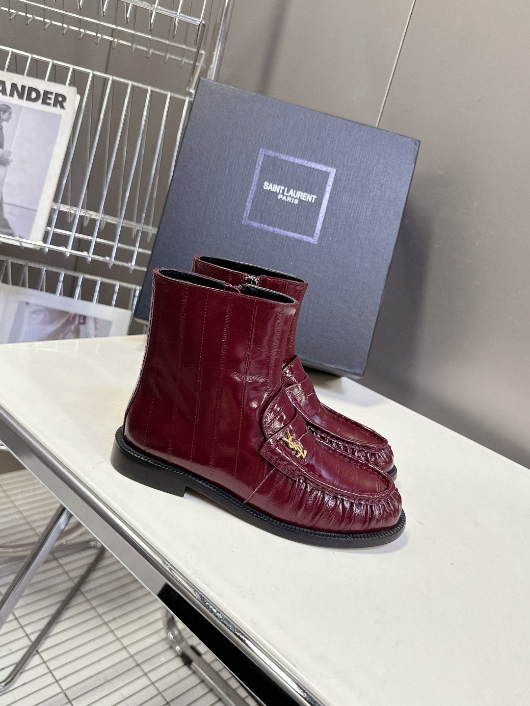 Saint Laurent圣罗兰秋冬最新款短靴 超级超级无敌火爆的一个款这款我们家每个版面的五金扣都要开