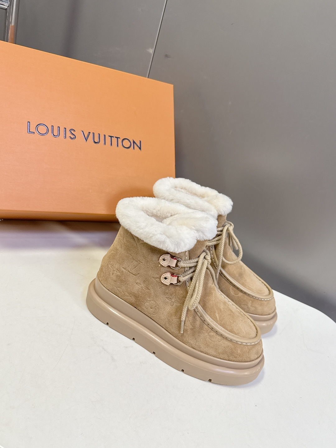 路易威登Louis Vuitton秋冬最新走秀款 雪地靴 超多明星时尚博主种草 lv秀场出镜率最高的单品