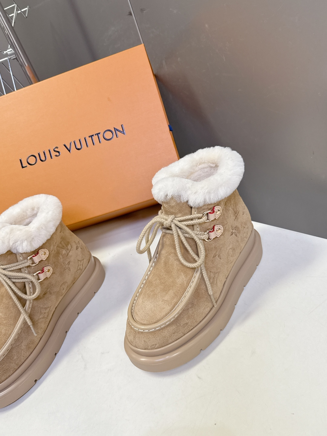 路易威登Louis Vuitton秋冬最新走秀款 雪地靴 超多明星时尚博主种草 lv秀场出镜率最高的单品