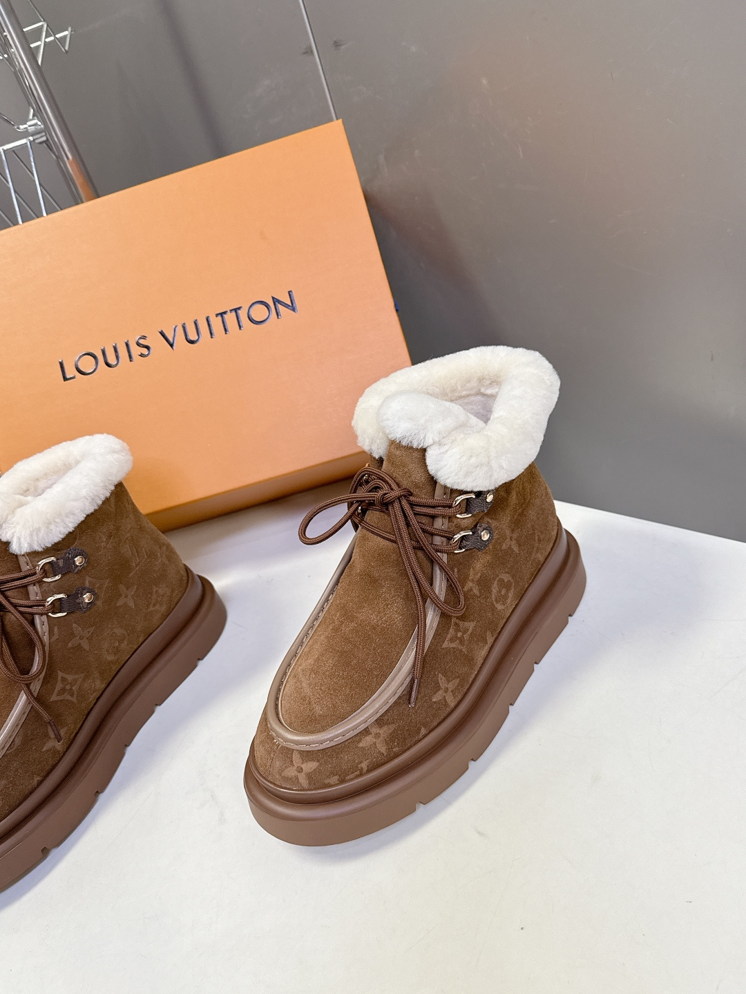 路易威登Louis Vuitton秋冬最新走秀款 雪地靴 超多明星时尚博主种草 lv秀场出镜率最高的单品