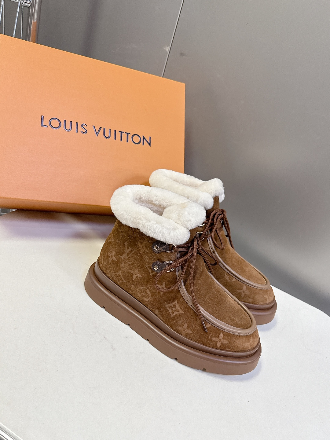 路易威登Louis Vuitton秋冬最新走秀款 雪地靴 超多明星时尚博主种草 lv秀场出镜率最高的单品