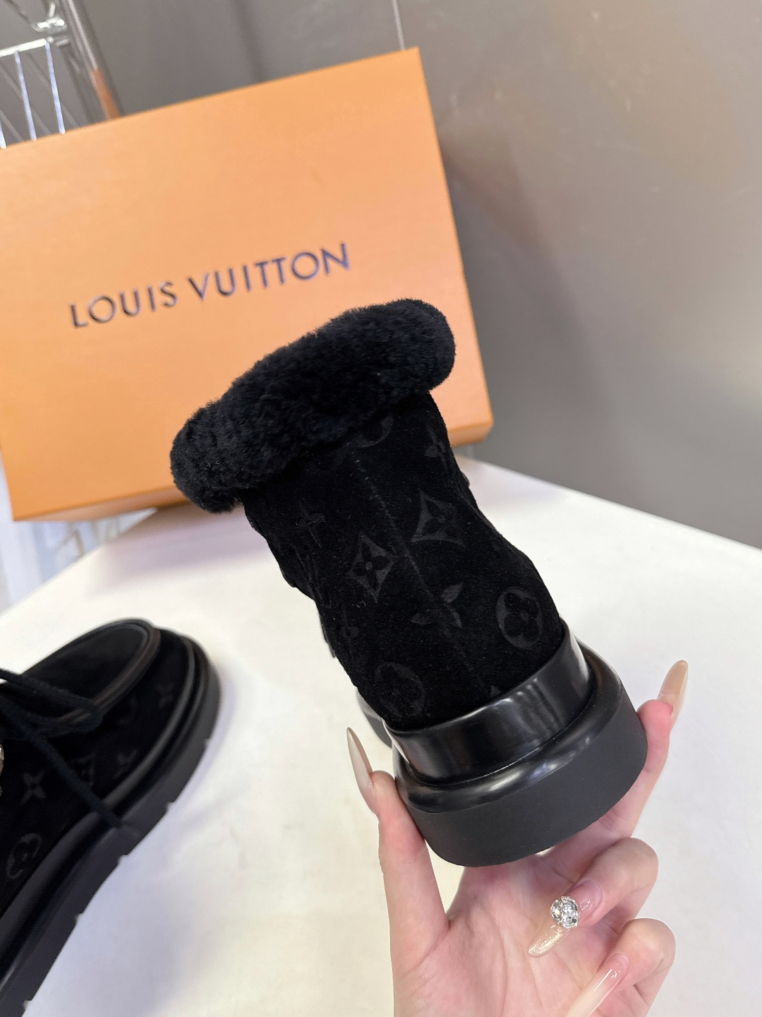 路易威登Louis Vuitton秋冬最新走秀款 雪地靴 超多明星时尚博主种草 lv秀场出镜率最高的单品