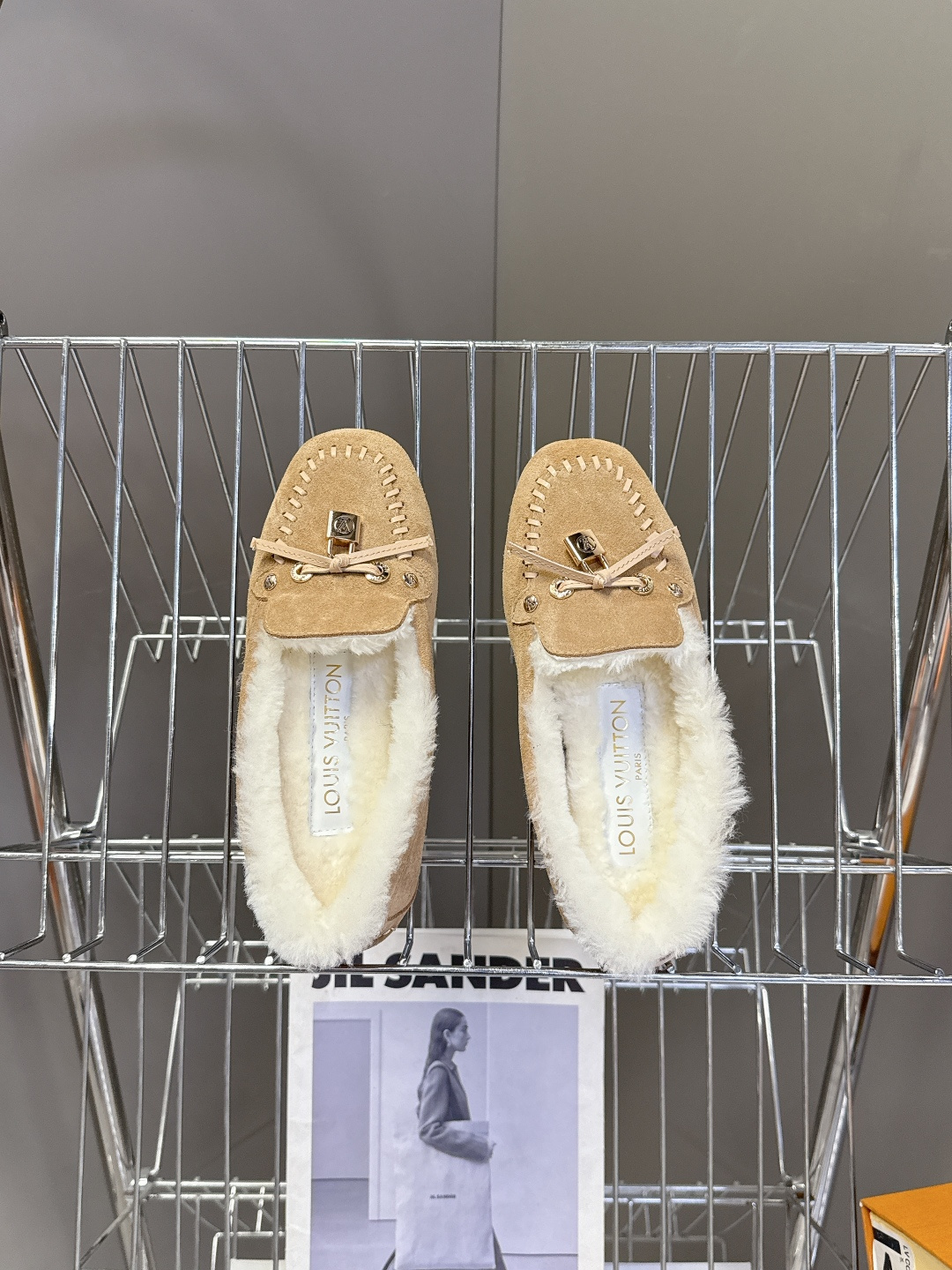 驴牌LouisVuitton路易威登秋冬最新款 豆豆鞋 毛毛鞋 超多明星网红种草 非常火的薄底设计元素 