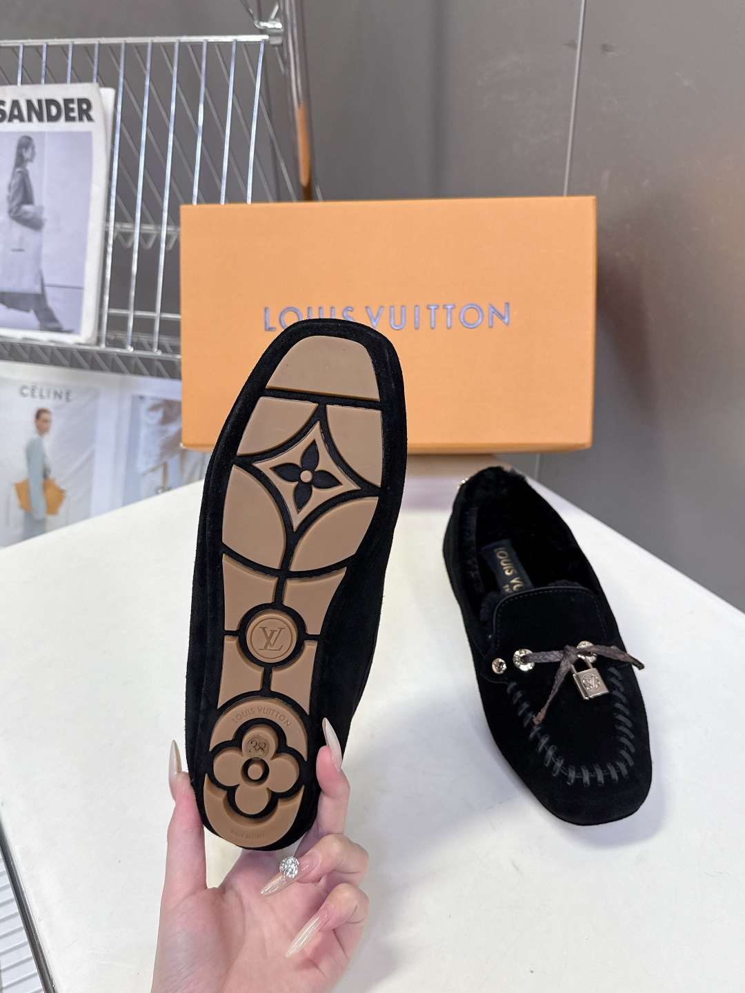 驴牌LouisVuitton路易威登秋冬最新款 豆豆鞋 毛毛鞋 超多明星网红种草 非常火的薄底设计元素 