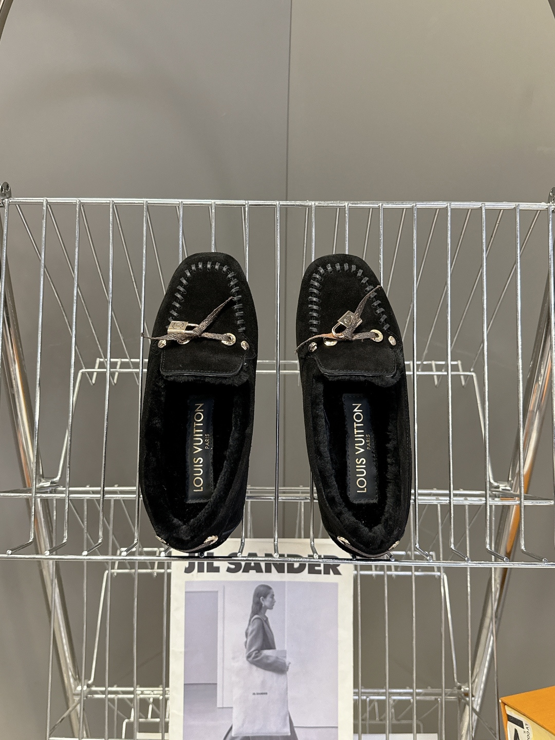 驴牌LouisVuitton路易威登秋冬最新款 豆豆鞋 毛毛鞋 超多明星网红种草 非常火的薄底设计元素 