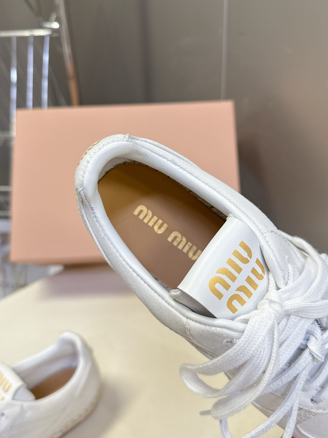 MiuMiu缪缪2026春夏最新走秀款渔夫鞋 薄底鞋 休闲鞋 超多明星网红种草 国内外博主刷爆的一款 小