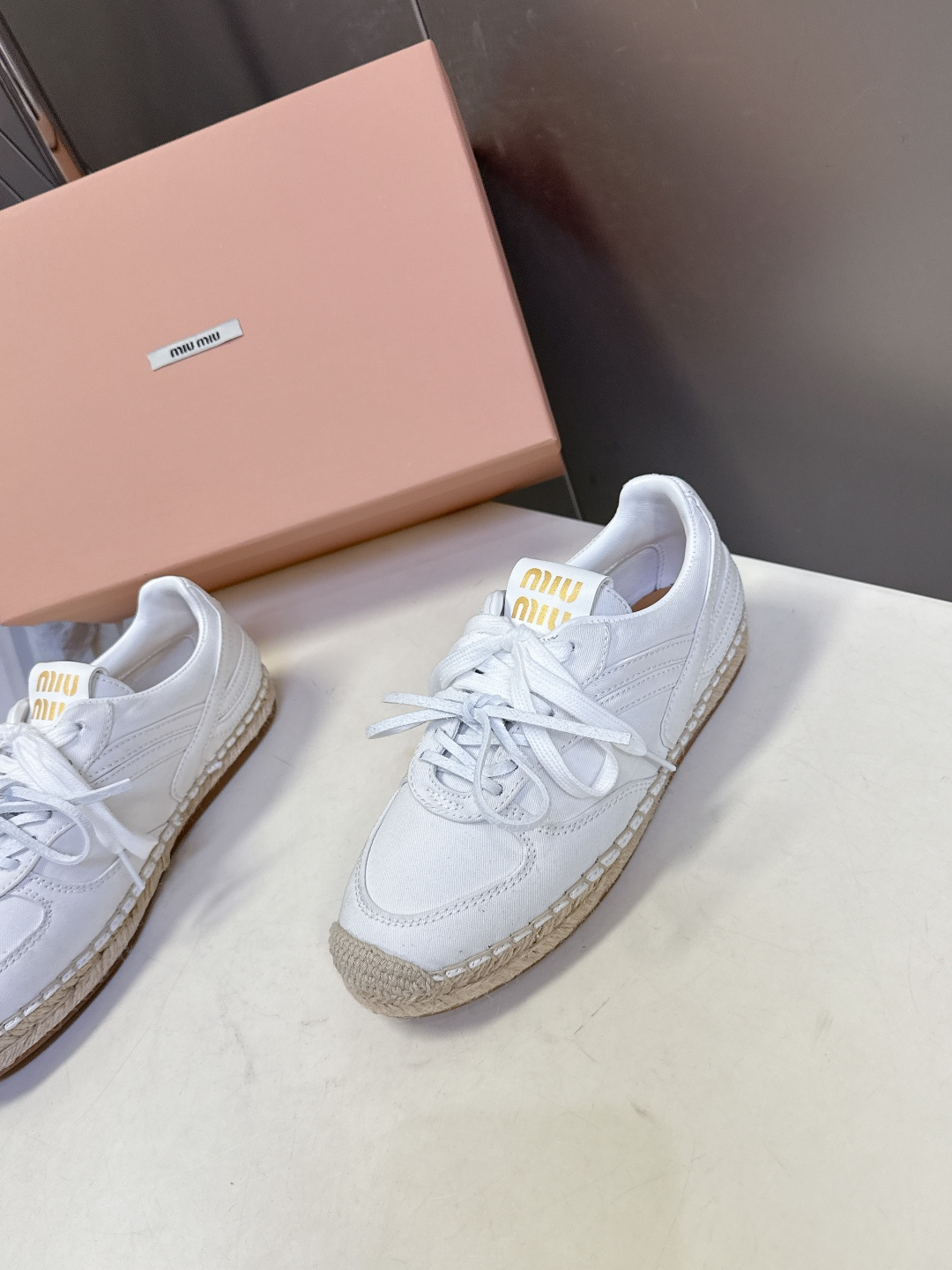 MiuMiu缪缪2026春夏最新走秀款渔夫鞋 薄底鞋 休闲鞋 超多明星网红种草 国内外博主刷爆的一款 小