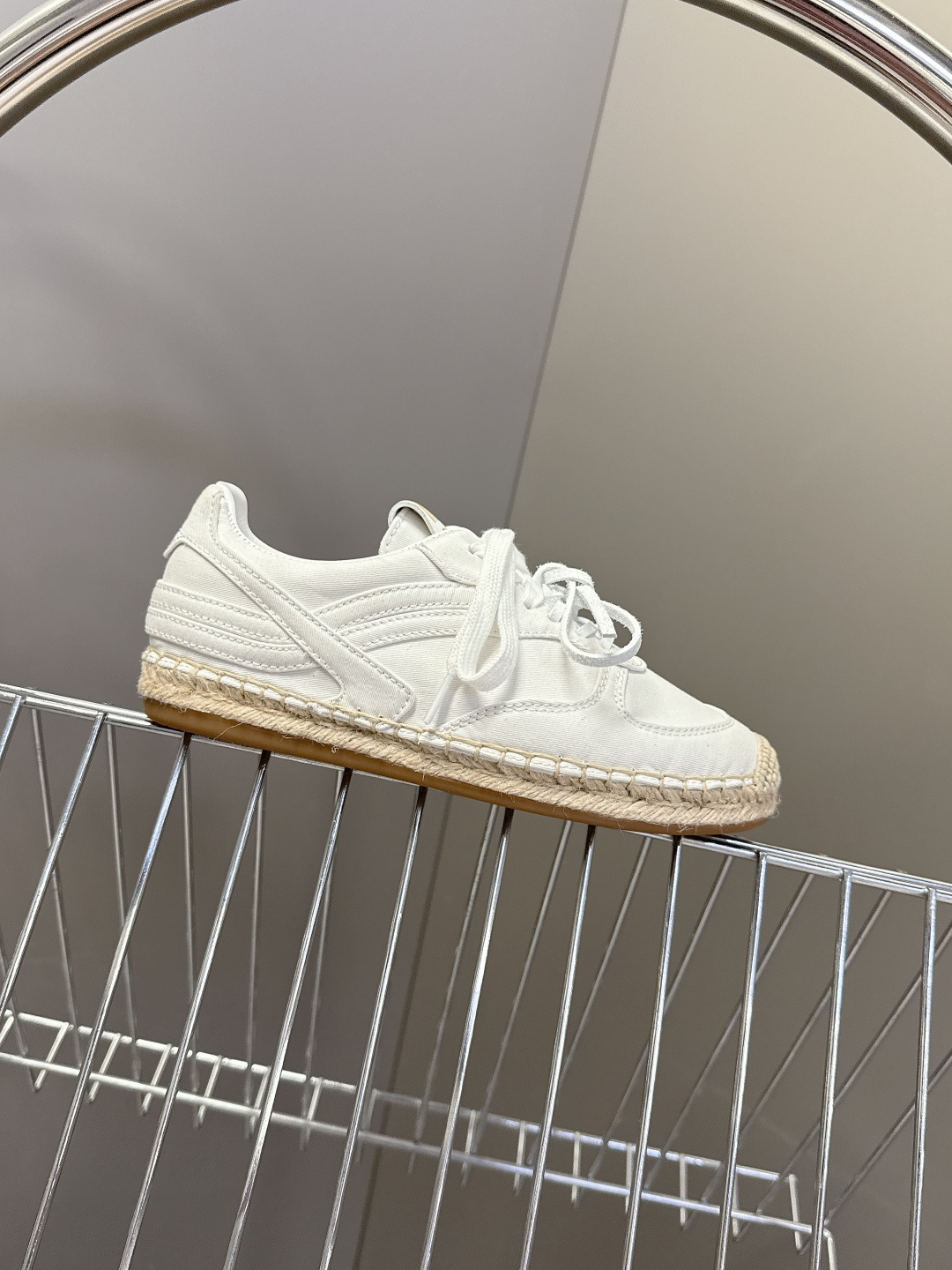 MiuMiu缪缪2026春夏最新走秀款渔夫鞋 薄底鞋 休闲鞋 超多明星网红种草 国内外博主刷爆的一款 小