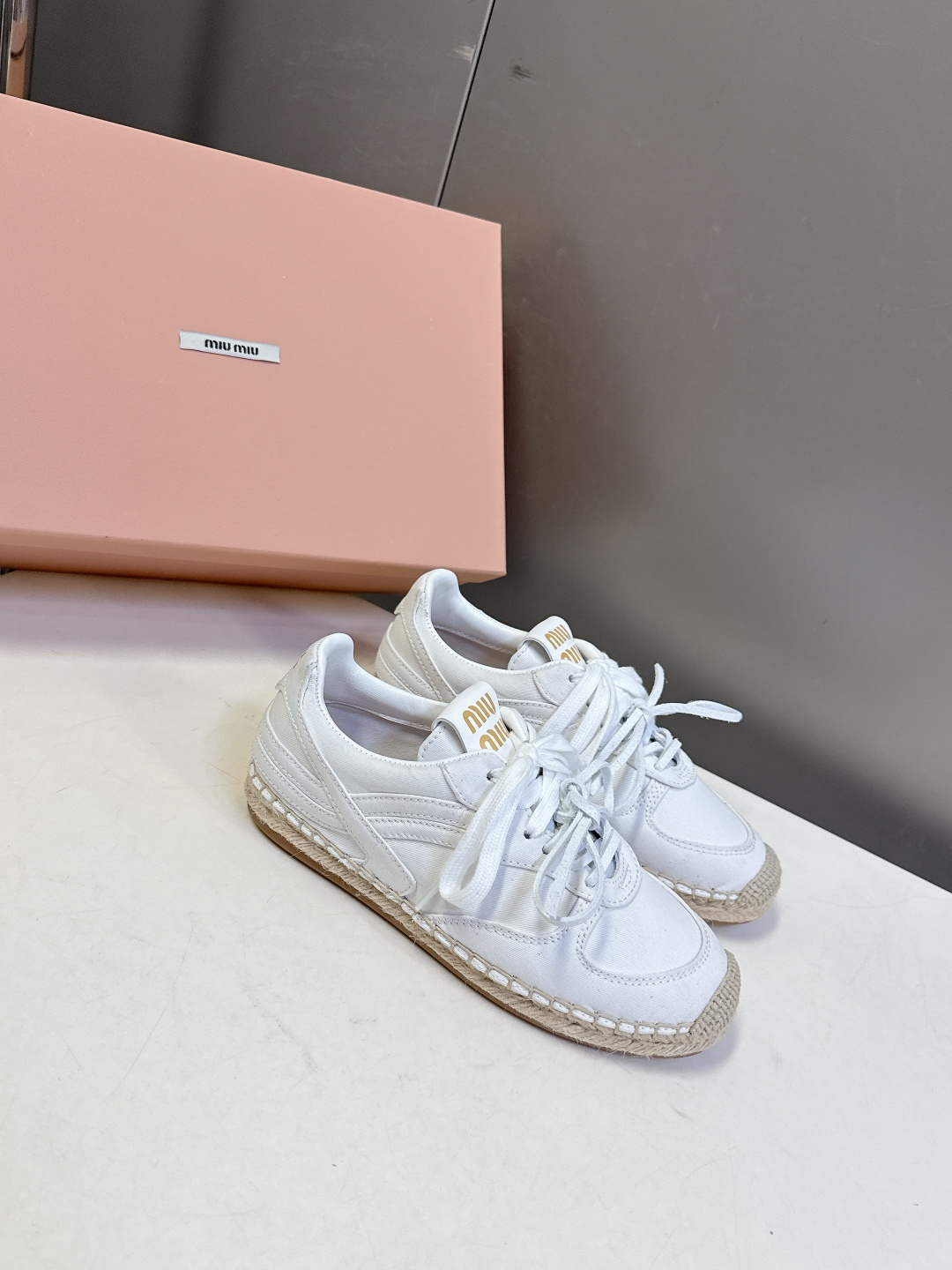 MiuMiu缪缪2026春夏最新走秀款渔夫鞋 薄底鞋 休闲鞋 超多明星网红种草 国内外博主刷爆的一款 小