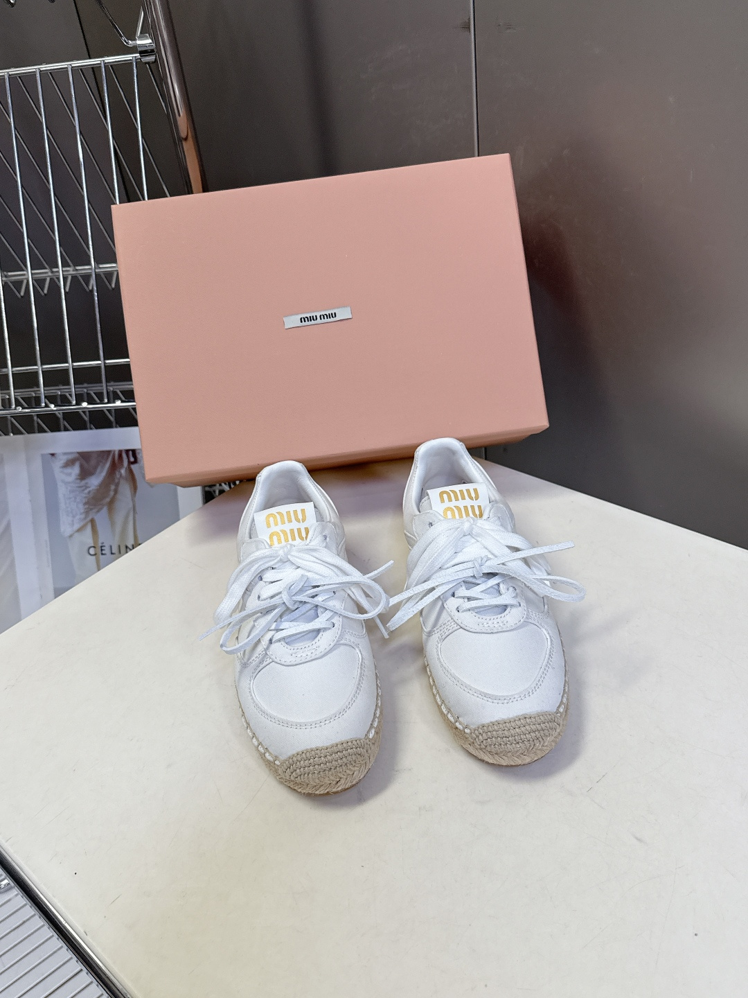 MiuMiu缪缪2026春夏最新走秀款渔夫鞋 薄底鞋 休闲鞋 超多明星网红种草 国内外博主刷爆的一款 小