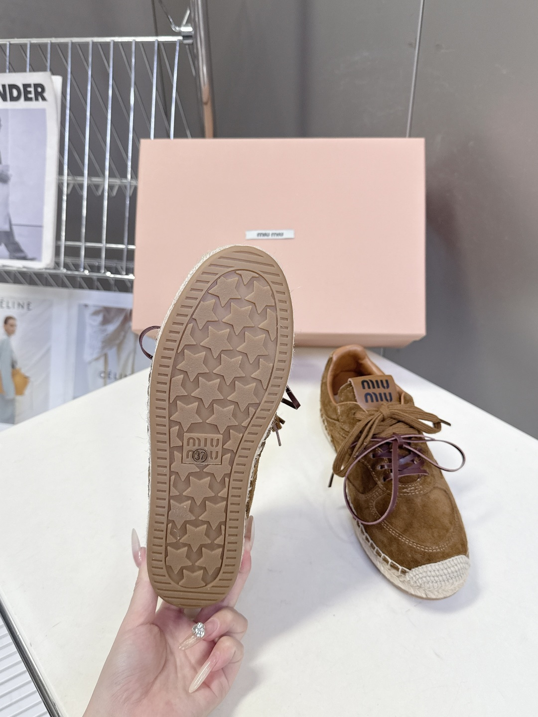 MiuMiu缪缪2026春夏最新走秀款渔夫鞋 薄底鞋 休闲鞋 超多明星网红种草 国内外博主刷爆的一款 小