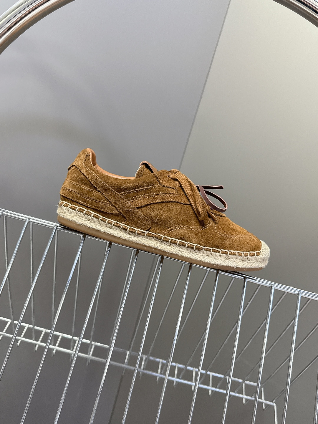 MiuMiu缪缪2026春夏最新走秀款渔夫鞋 薄底鞋 休闲鞋 超多明星网红种草 国内外博主刷爆的一款 小