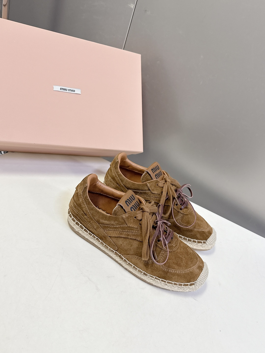 MiuMiu缪缪2026春夏最新走秀款渔夫鞋 薄底鞋 休闲鞋 超多明星网红种草 国内外博主刷爆的一款 小