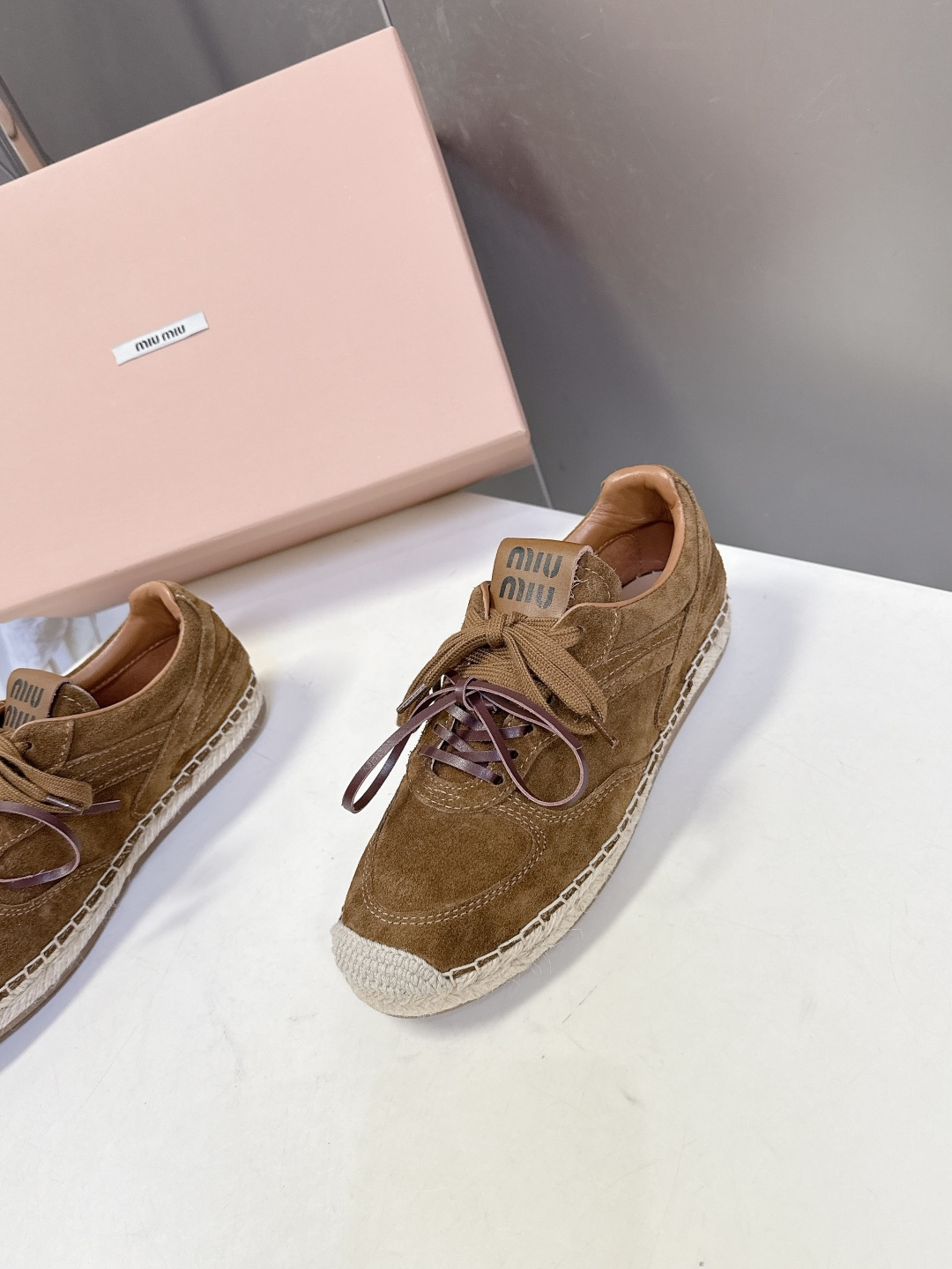 MiuMiu缪缪2026春夏最新走秀款渔夫鞋 薄底鞋 休闲鞋 超多明星网红种草 国内外博主刷爆的一款 小