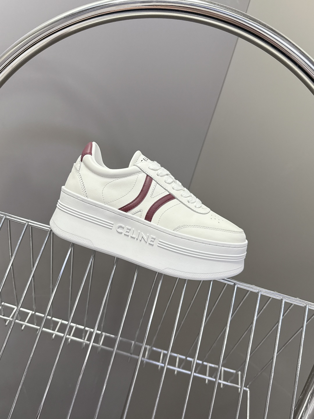CELINE思琳春夏最新款厚底小白鞋 休闲鞋 超多明星网红种草 Lisa同款轻奢风格的小白鞋 简单舒服，
