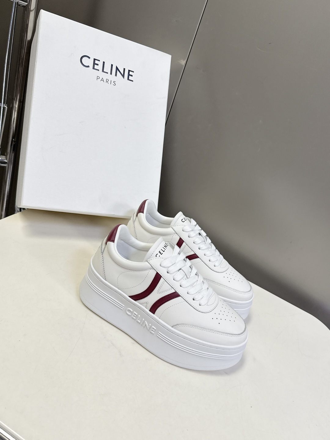 CELINE思琳春夏最新款厚底小白鞋 休闲鞋 超多明星网红种草 Lisa同款轻奢风格的小白鞋 简单舒服，