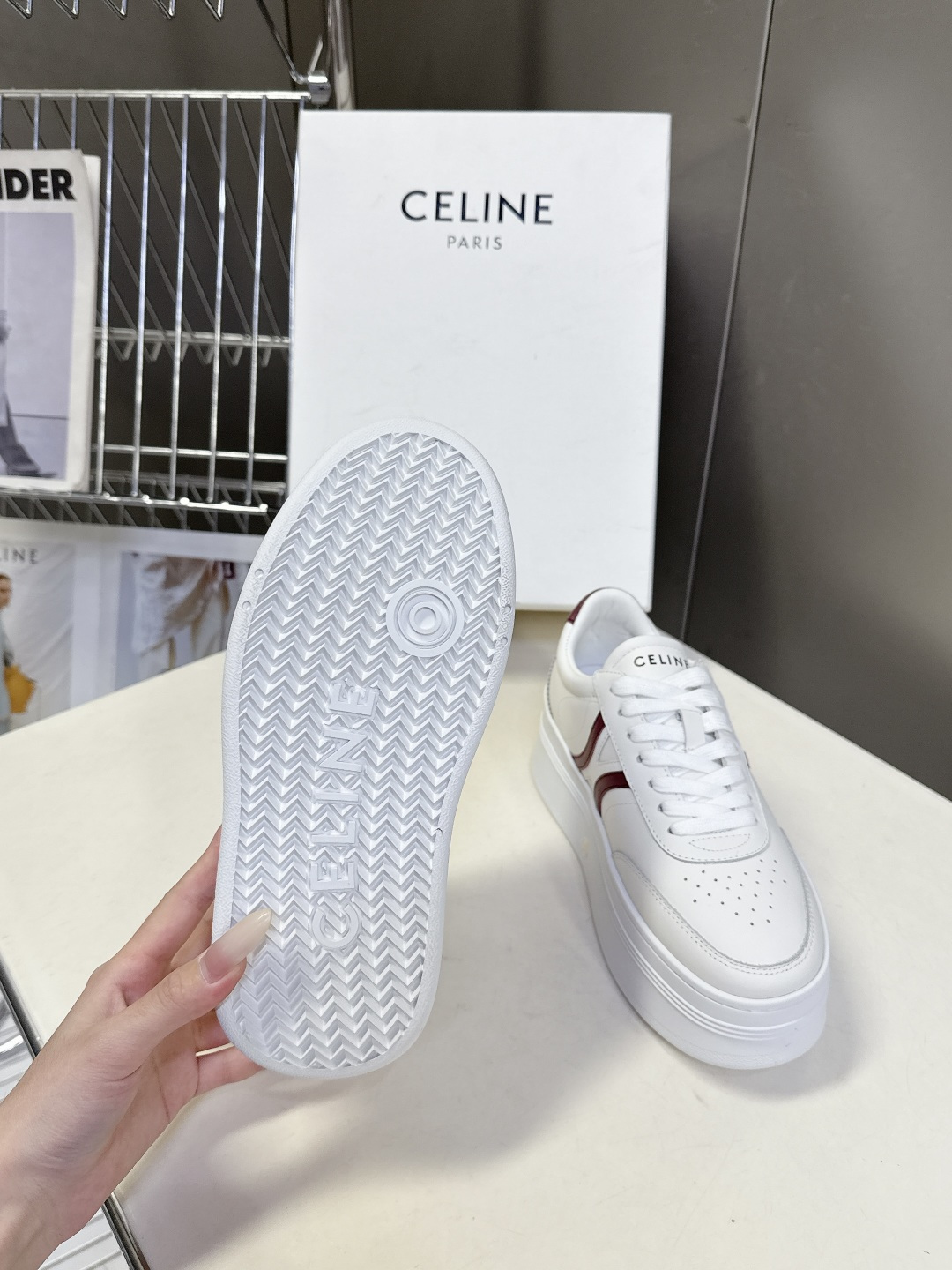 CELINE思琳春夏最新款厚底小白鞋 休闲鞋 超多明星网红种草 Lisa同款轻奢风格的小白鞋 简单舒服，