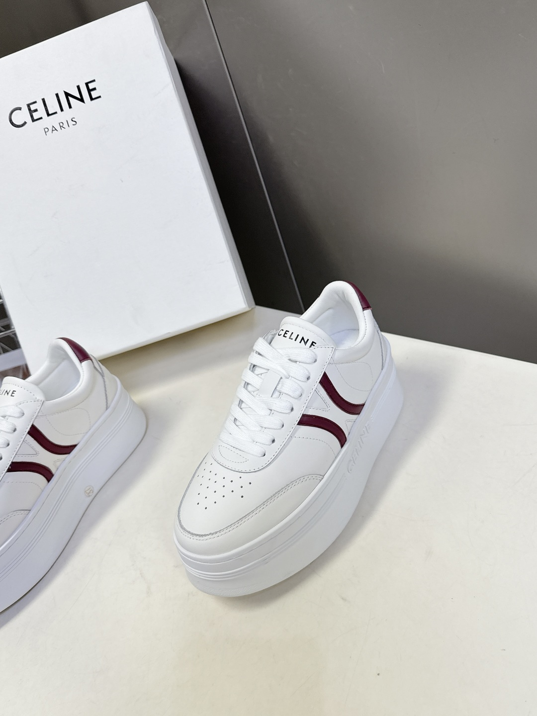 CELINE思琳春夏最新款厚底小白鞋 休闲鞋 超多明星网红种草 Lisa同款轻奢风格的小白鞋 简单舒服，