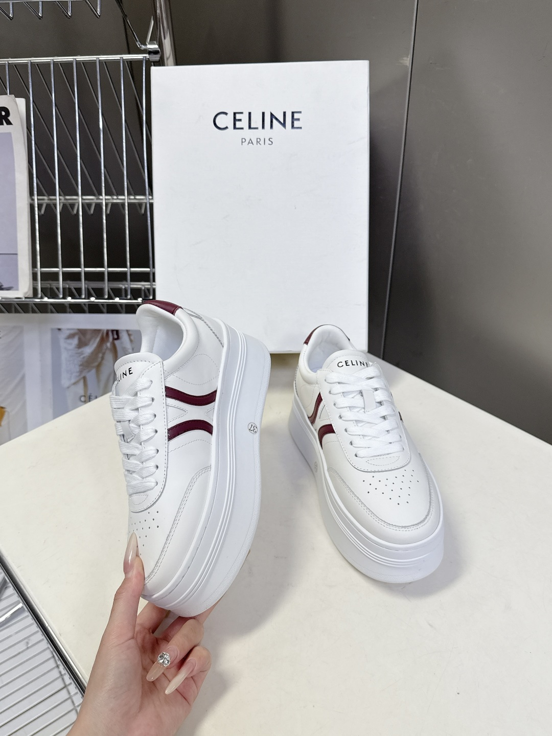 CELINE思琳春夏最新款厚底小白鞋 休闲鞋 超多明星网红种草 Lisa同款轻奢风格的小白鞋 简单舒服，