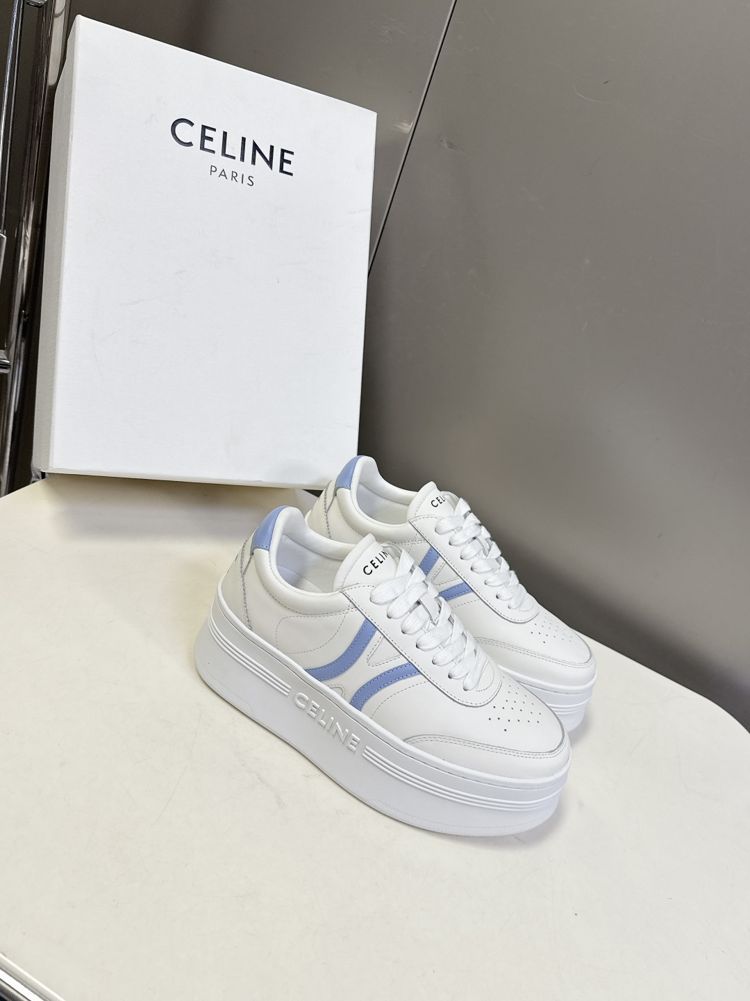 CELINE思琳春夏最新款厚底小白鞋 休闲鞋 超多明星网红种草 Lisa同款轻奢风格的小白鞋 简单舒服，