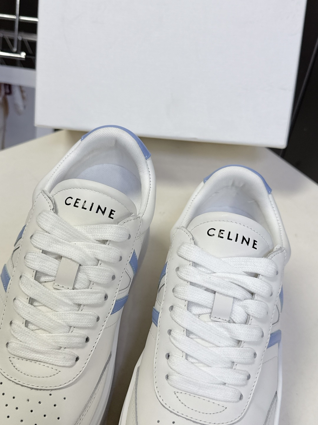 CELINE思琳春夏最新款厚底小白鞋 休闲鞋 超多明星网红种草 Lisa同款轻奢风格的小白鞋 简单舒服，