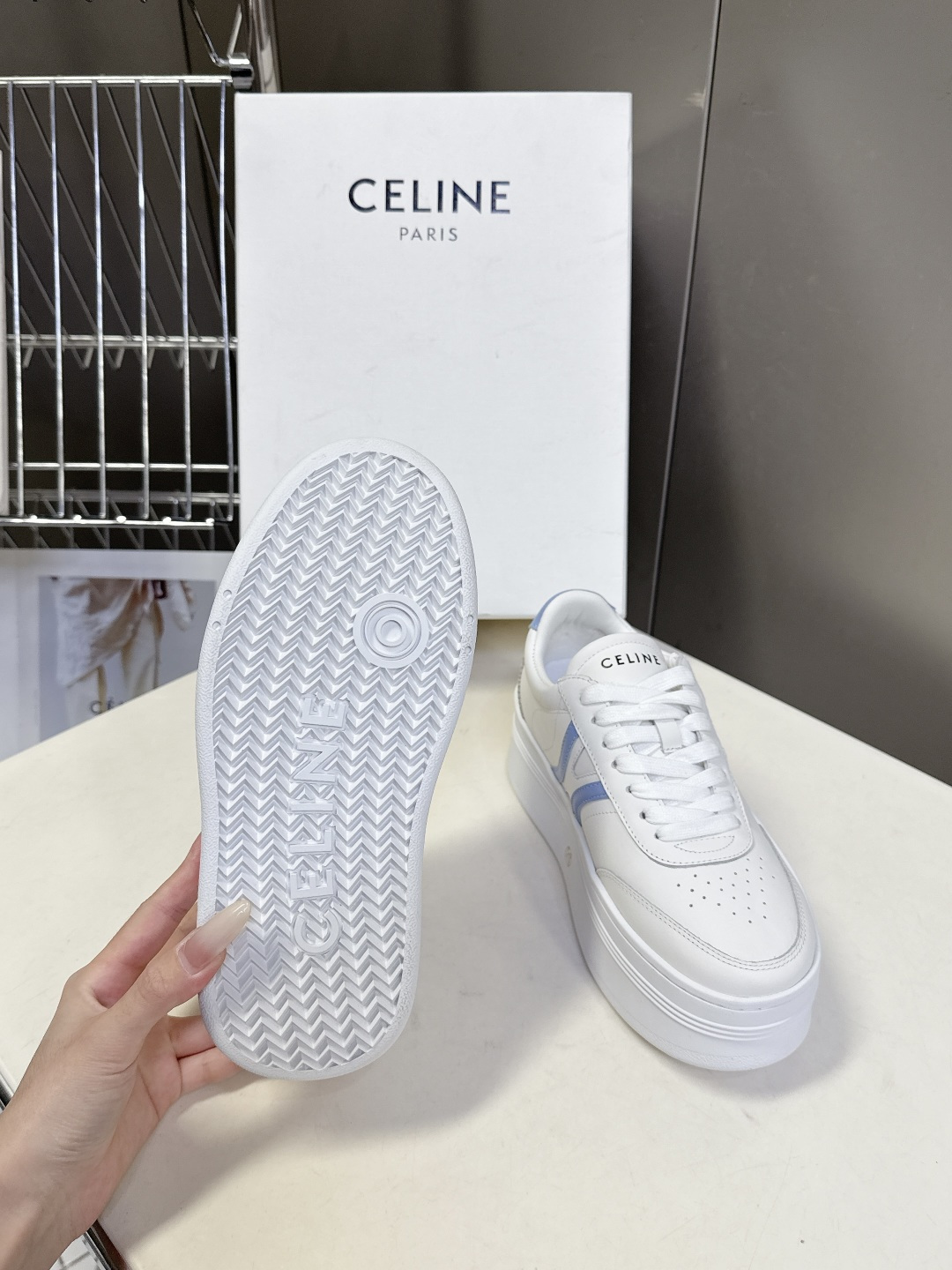 CELINE思琳春夏最新款厚底小白鞋 休闲鞋 超多明星网红种草 Lisa同款轻奢风格的小白鞋 简单舒服，