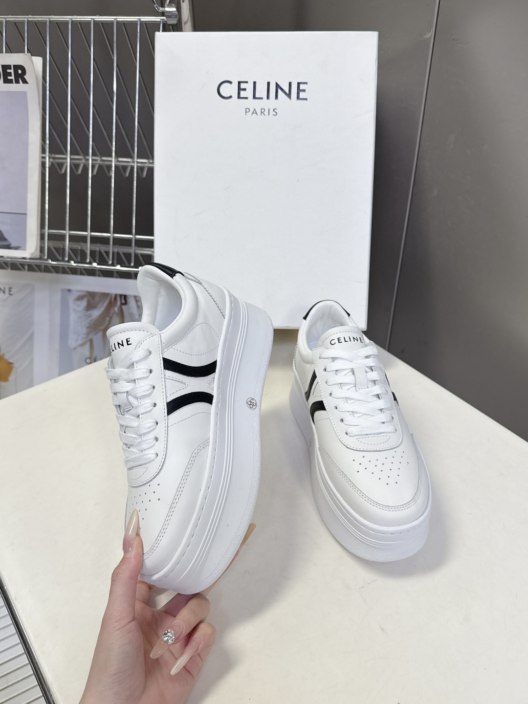 CELINE思琳春夏最新款厚底小白鞋 休闲鞋 超多明星网红种草 Lisa同款轻奢风格的小白鞋 简单舒服，